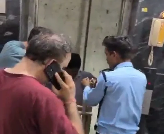 Breaking News : "आखिर कब थमेगा 'लिफ्ट का डर'?, ग्रेटर नोएडा वेस्ट की कैपिटल एथिना में फिर अटकी जिंदगी, आधे घंटे तक बंद डिब्बे में कैद रहे दो लोग, दहशत में निवासी बोले—'अब हादसे का इंतजार क्यों?'" 1 Screenshot 20260708 091701 X converted
