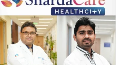 Breaking Sharda HealthCare News : 6 घंटे… एक ऑपरेशन… और मौत को मात!, शारदाकेयर हेल्थसिटी के डॉक्टरों ने रचा मेडिकल इतिहास, एक ही सर्जरी में कैंसर, हार्ट वाल्व और 90% ब्लॉकेज का किया सफल इलाज, दिल्ली-एनसीआर में चिकित्सा क्षेत्र की बड़ी उपलब्धि, 65 वर्षीय महिला को मिला नया जीवन; विशेषज्ञों की संयुक्त टीम ने असंभव लगने वाली चुनौती को बनाया संभव 18 Screenshot 20260715 154233 PicCollage converted