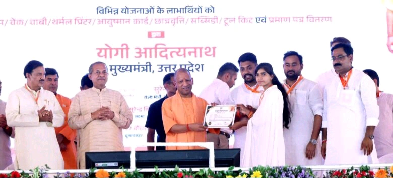 Breaking Bulandshahr News : बुलंदशहर से मुख्यमंत्री योगी का बड़ा ऐलान!, 14,000 हजार एकड़ में विकसित जेवर एयरपोर्ट के पास बनेगी रिंग रोड, गंगा एक्सप्रेसवे से मिलेगी सीधी कनेक्टिविटी, सांसद डॉ. महेश शर्मा का लिया नाम, जेवर एयरपोर्ट के लिए जताया आभार कहा डॉ महेश ने ज़ेवर में बनवाया एयरपोर्ट और कहा—‘पश्चिमी यूपी अब विकास की नई उड़ान भरेगा’, ‘पहले भय और दहशत थी, अब विकास की पहचान है बुलंदशहर’ 3 WhatsApp Image 2026 07 18 at 1.06.35 AM