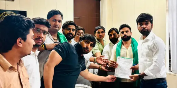 Dadri SDM News : दादरी के नए SDM अभिनेंद्र सिंह से मिले किसान नेता, सरकारी जमीन, तहसील में भ्रष्टाचार और स्कूल की बदहाली के मुद्दे उठाए, गुलदस्ता और स्मृति चिन्ह भेंट कर शुभकामनाएं दीं 1 1786099737 6a75b8192b9c2
