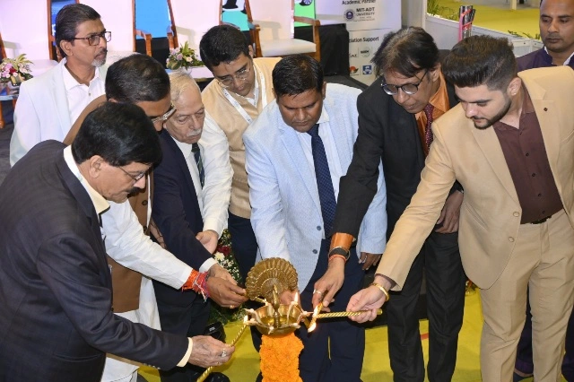 EV India Expo News : ग्रेटर नोएडा में EV India Expo 2026 का आगाज, पहले दिन हुए कारोबारी समझौते; विशेषज्ञों ने बताया इलेक्ट्रिक मोबिलिटी को भविष्य, इंडिया एक्सपो सेंटर में जुटा ईवी उद्योग, बैटरी, चार्जिंग इंफ्रास्ट्रक्चर से लेकर इलेक्ट्रिक वाहनों की नई तकनीकों का प्रदर्शन; एक्सपो डायरेक्टरी का हुआ विमोचन, पहले दिन ही MoU और कारोबारी बैठकों से बनी नई संभावनाएं 1 IMG 20260901 WA0024 converted